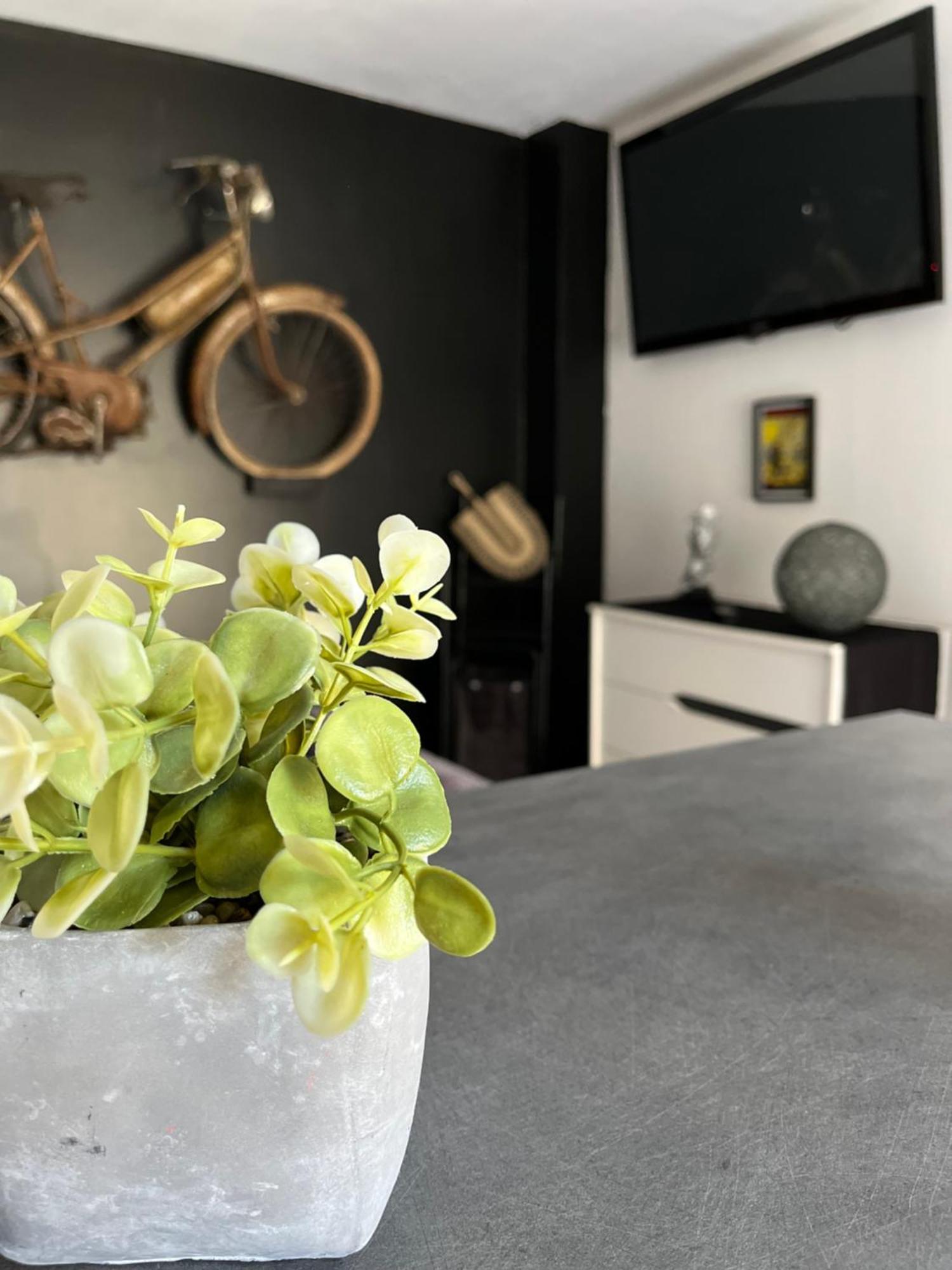 "Le Maloya" Chalets Independants -Chambre Balneo - Relais Motards Лакон Экстерьер фото