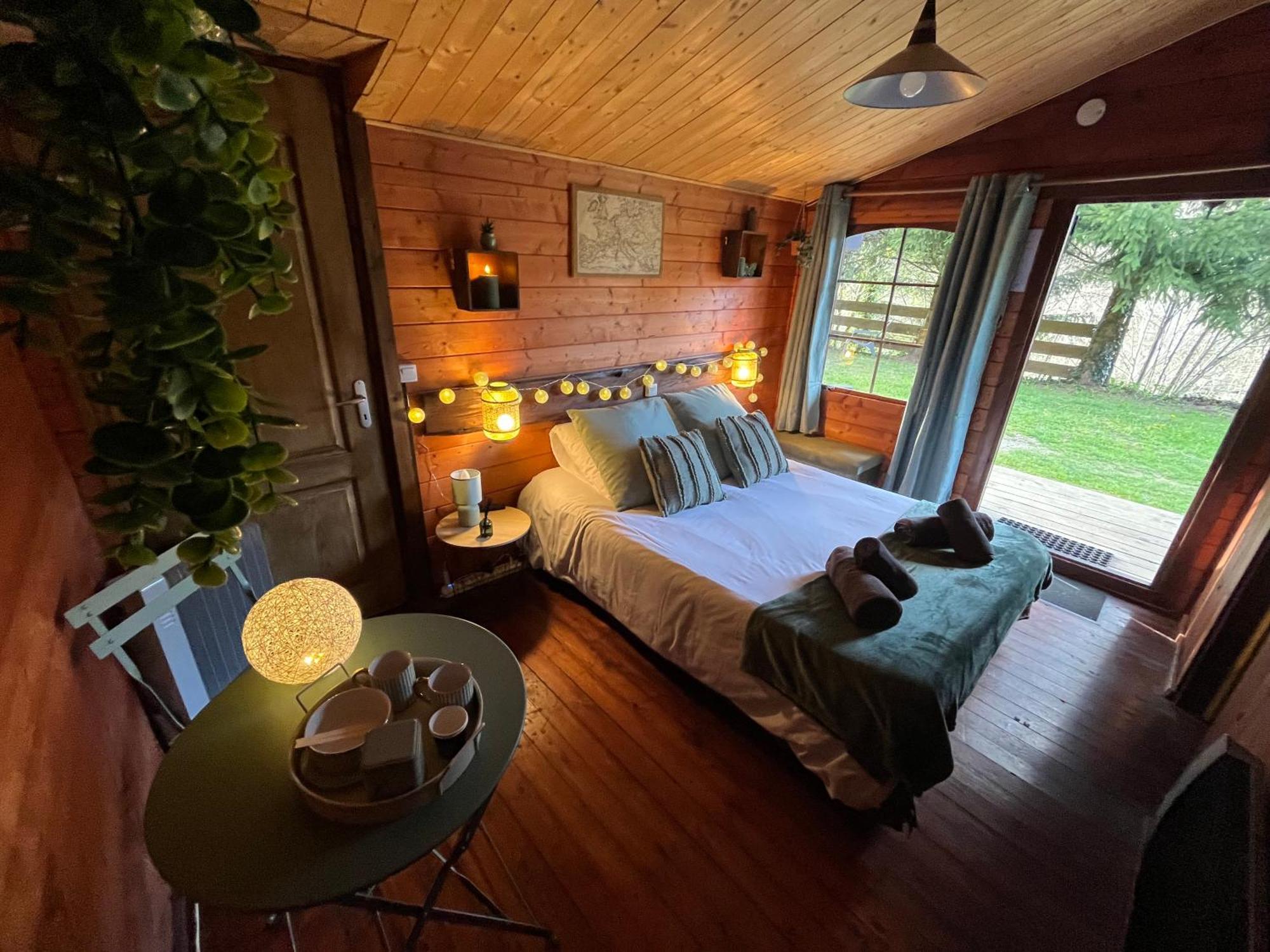 "Le Maloya" Chalets Independants -Chambre Balneo - Relais Motards Лакон Экстерьер фото